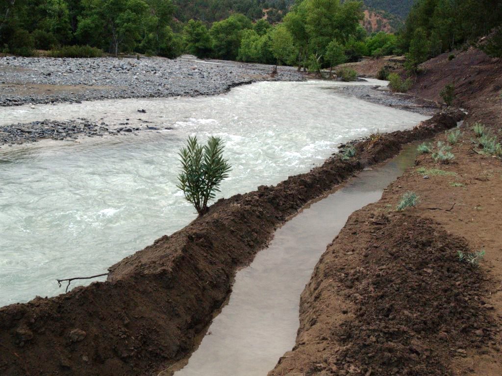 Usages : seguia de dérivation artisanale de l'eau